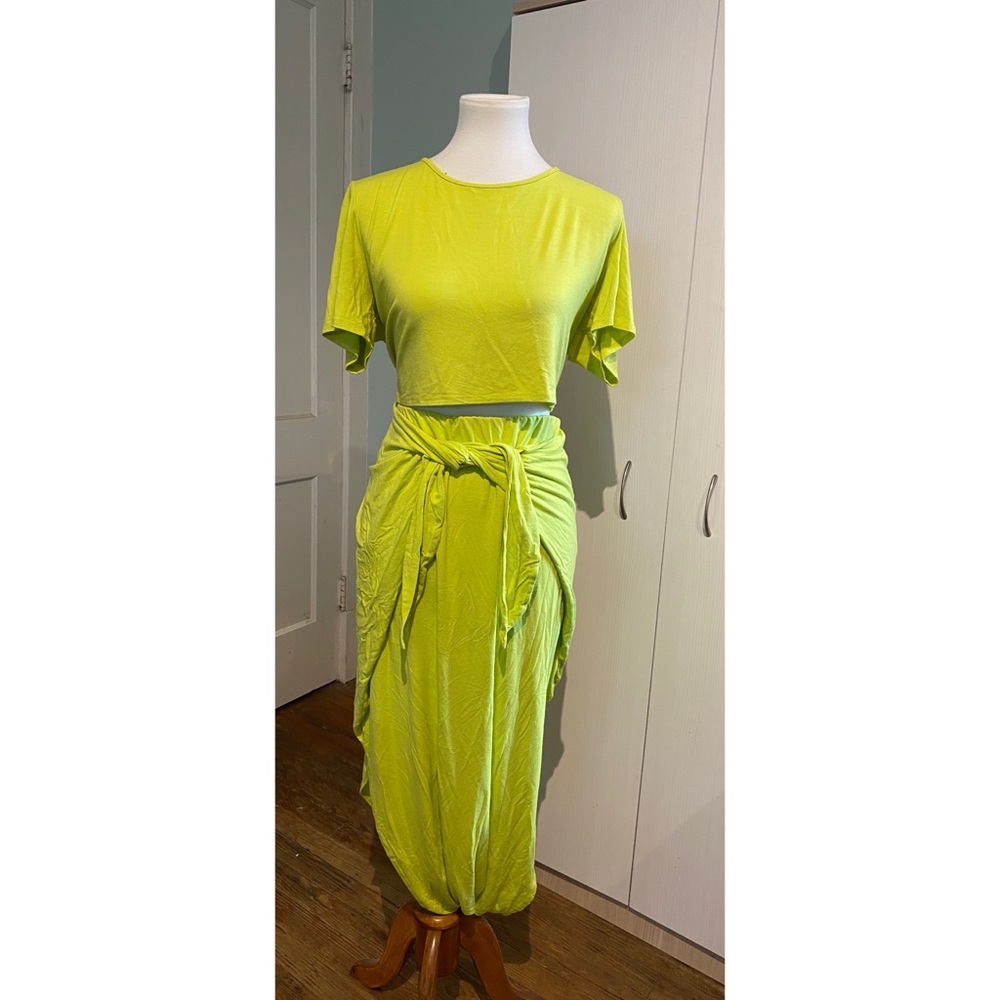 Fashion to Figure two piece set 1x neon green